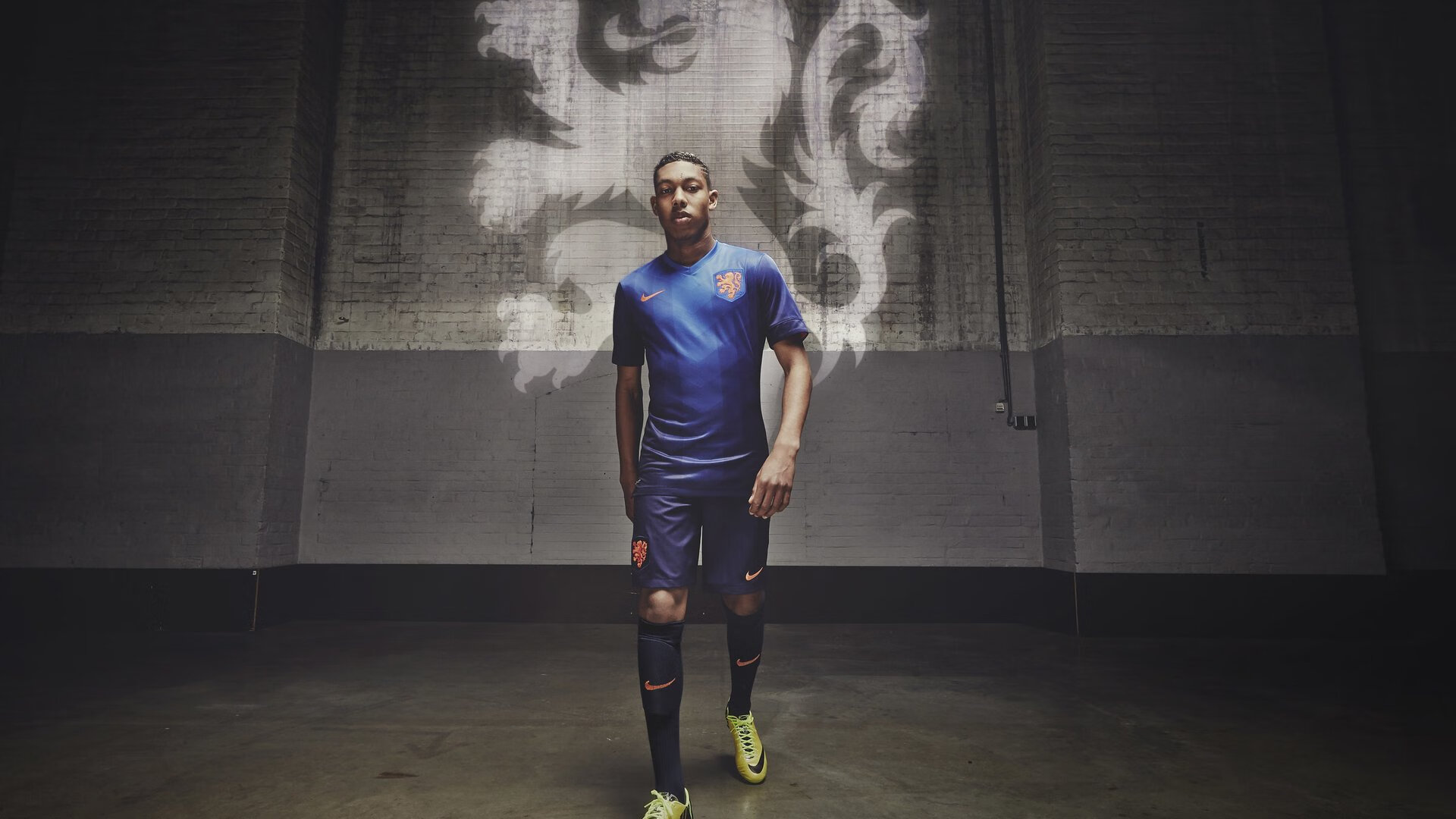 意甲老牌名将带队打造年轻阵容反弹势头，意甲老大